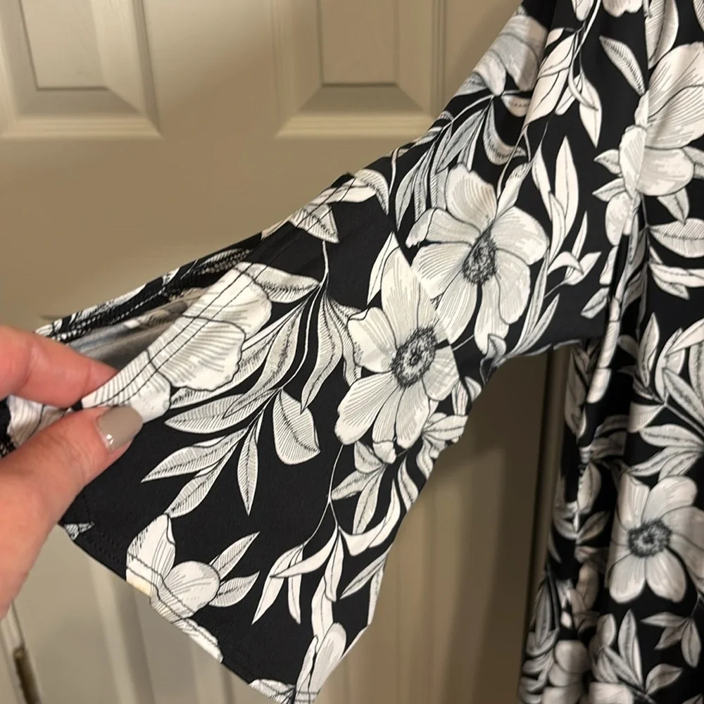 Star Vixen Plus Floral Dress - Picture 4 of 10